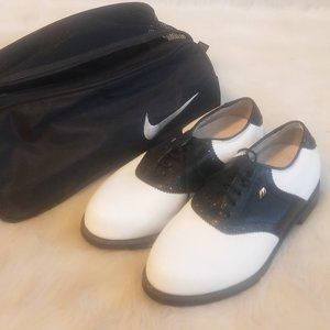 Mizuno Women's Low Metal Cleat Leather Shoes Sz8